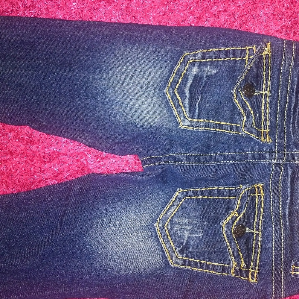 Distressed dark washed skinny jeans